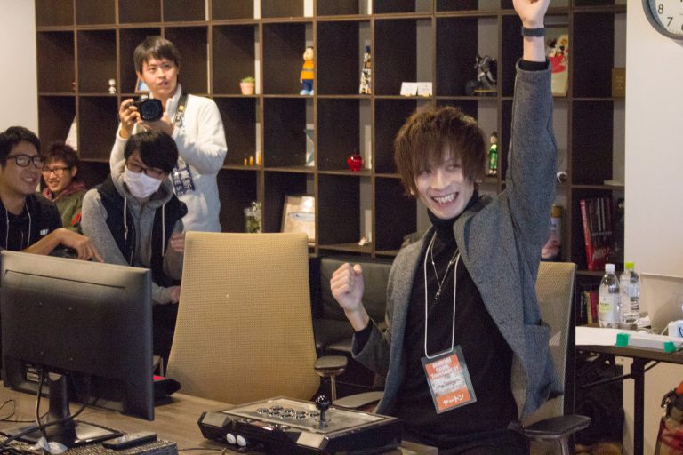 青森eスポーツプロジェクト「第2回・青森ゲームトーナメント~Virtua Fighter 5 Final Showdown」勝ち抜き戦優勝者:ヤートン選手